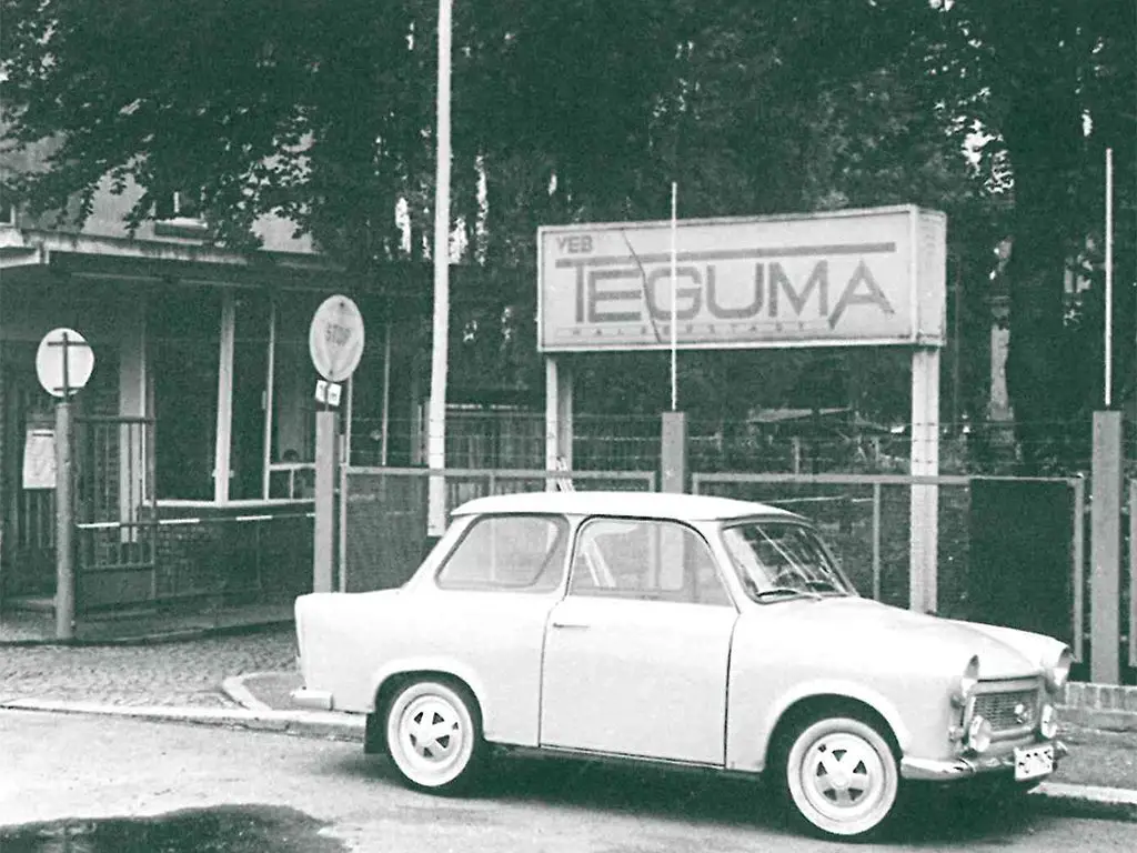 Eingangstor der Teguma-Fabrik